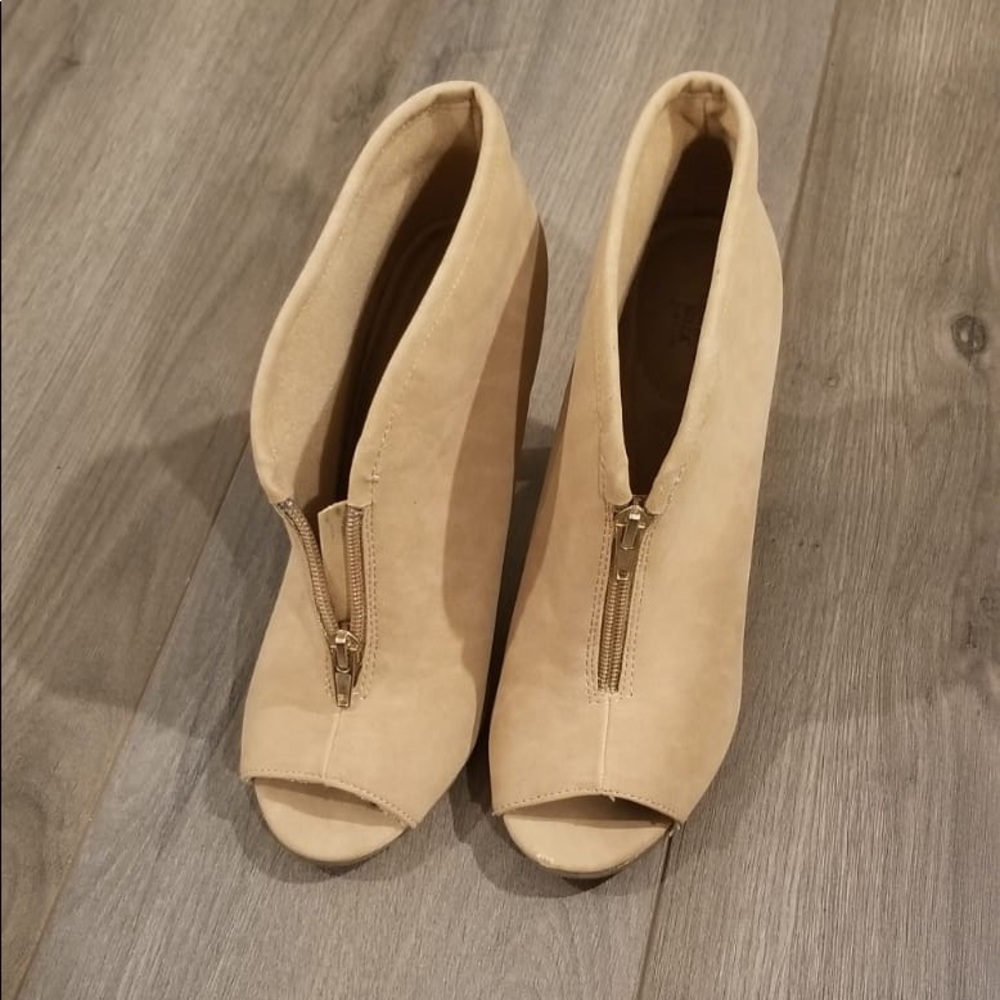 Beautiful open toe tan booties